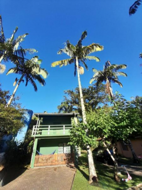 Flor Casa 2 dorms com ar, churrasqueira, cond fech, piscina